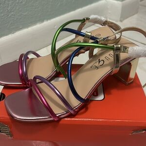 Metallic multi sandals. Pink,blue,green